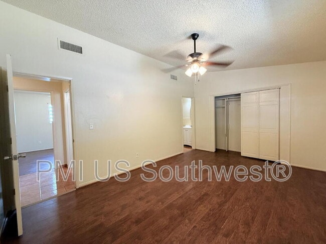 Building Photo - 1386 Lakeside Dr