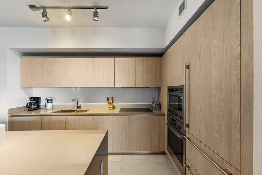 Building Photo - 4111 S Ocean Dr