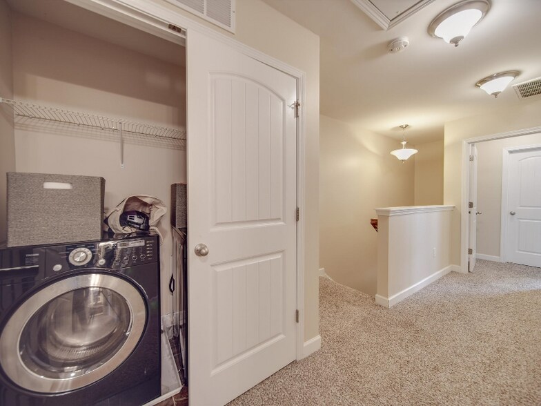 Building Photo - 5657 Tipperlinn Way