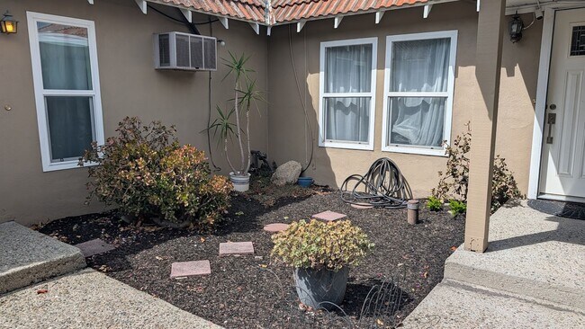 Building Photo - 2223 Buena Vista Ave