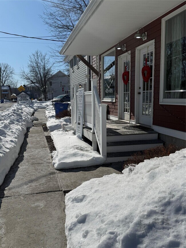 Building Photo - 24 St James Pl