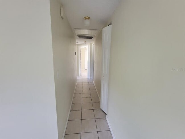 Building Photo - 22353 Buffalo Ave