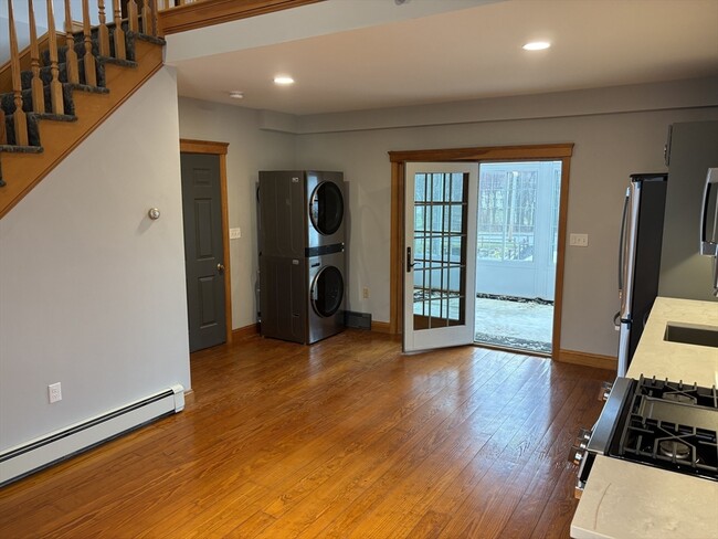 Building Photo - 276 Bullard St