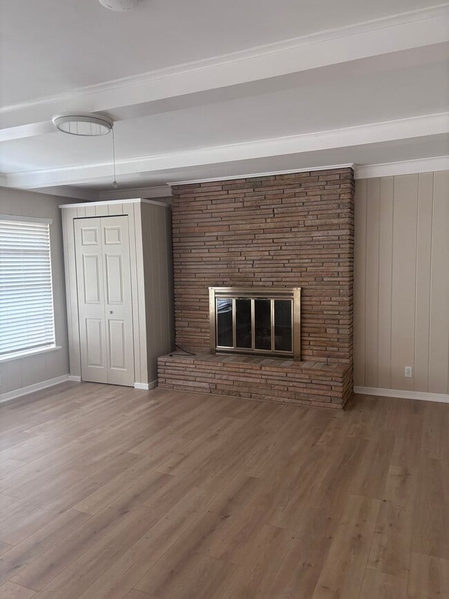 Building Photo - 1404 Melrose Dr