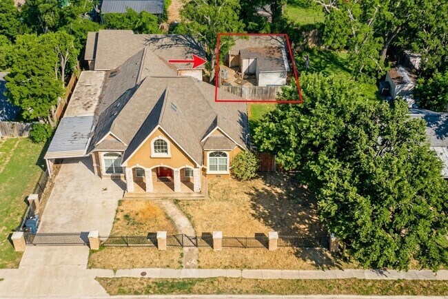 Building Photo - 2351 Longhorn St