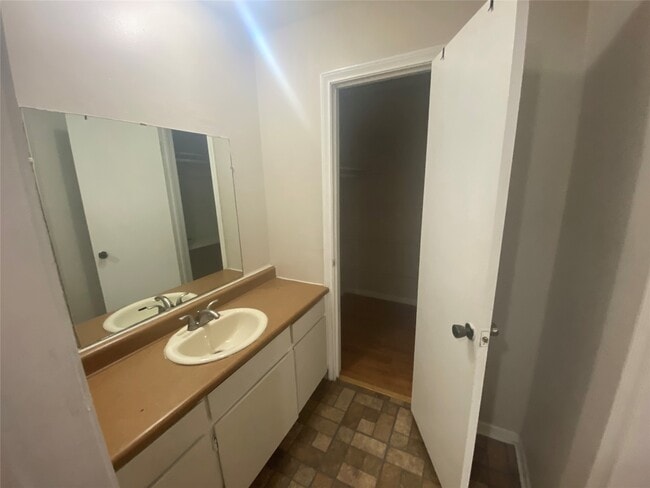 Building Photo - 502 W Alabama St