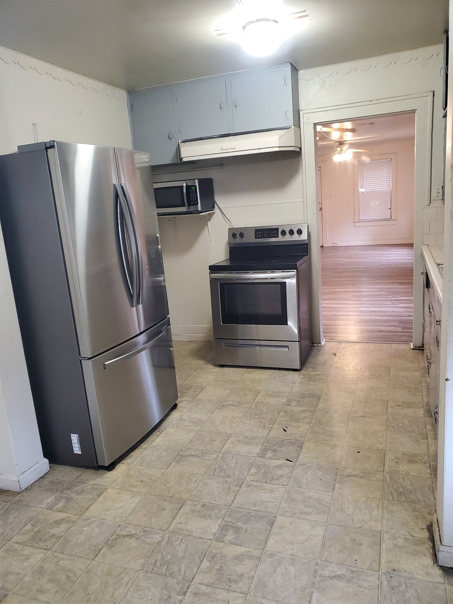 Kitchen - 222 W Murrill Ave