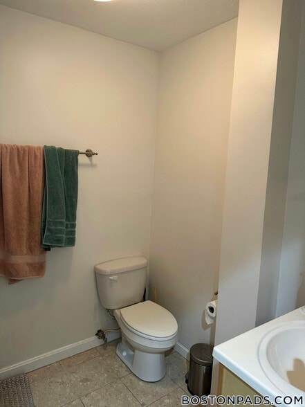 Building Photo - 220 Hanover St