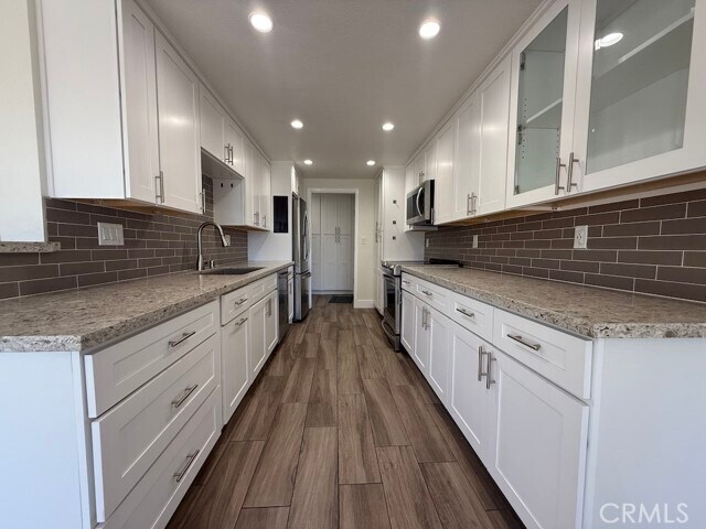 Building Photo - 2015 E Broadway