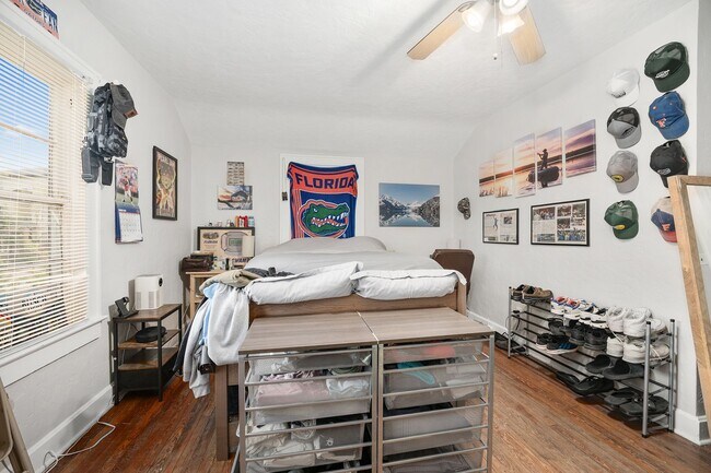 Building Photo - 949 SW 13th St