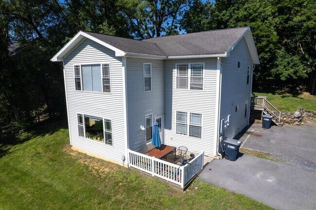 Building Photo - 1321 Mt Clinton Pike