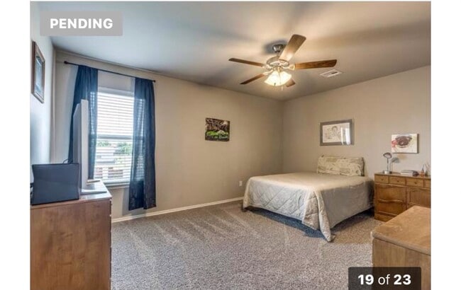 Building Photo - 10233 Hidden Village Dr