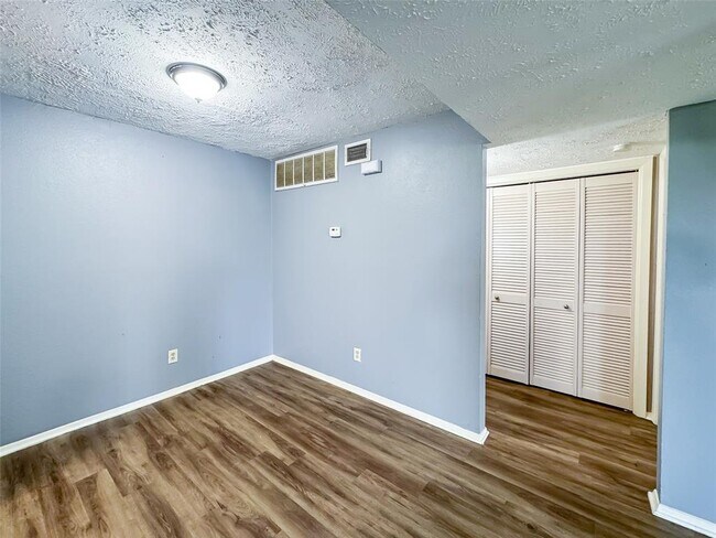 Building Photo - 10555 Turtlewood Ct