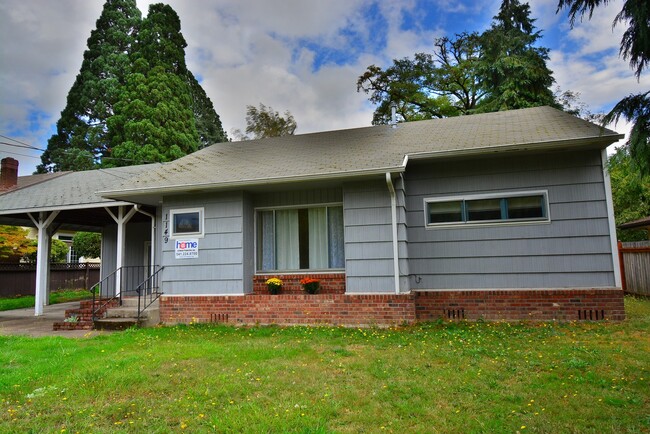 Primary Photo - Move in Special! Updated Home Next To Natu...