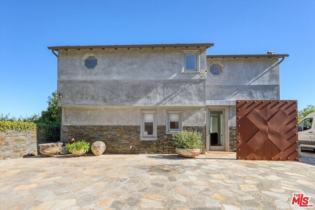 Building Photo - 1300 Summitridge Dr