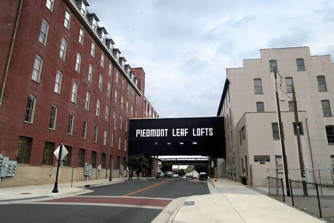 Building Photo - 406 4th St E