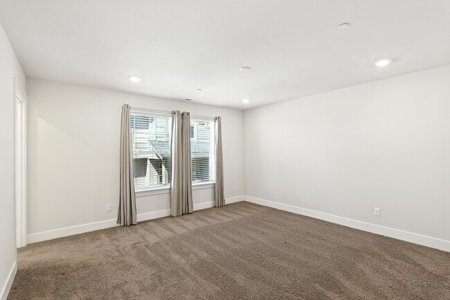 Building Photo - Spacious 5-Bedroom Home with Modern Upgrad...
