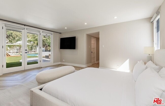 Building Photo - 502 Evelyn Pl