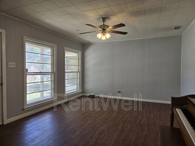 Building Photo - 2407 28th St