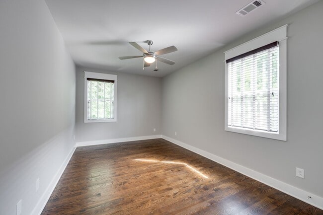 Building Photo - Beautiful 3-bed, 2.5-bath home offering 2,003 sq ft in the heart of East Nashville