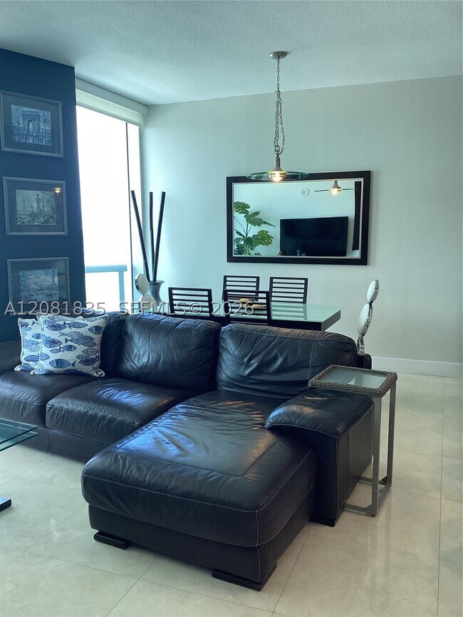 Building Photo - 6515 Collins Ave