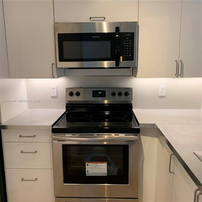 Building Photo - 2200 E Preserve Way