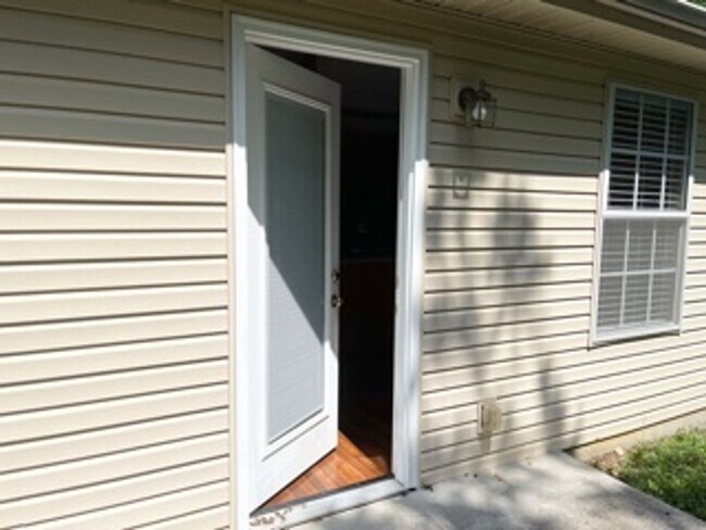 Building Photo - Powell/Anderson County 37849 - 3 bedroom, ...