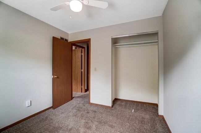 Building Photo - 3540 Willow Run Dr