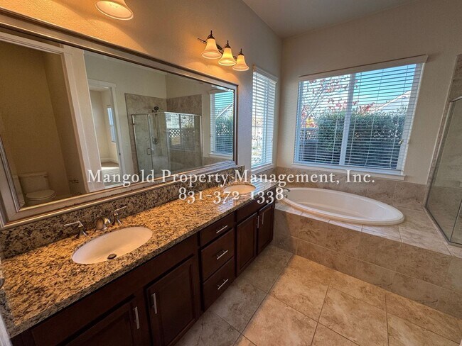 Building Photo - Stunning 3 Bed 2 Bath Home in East Garriso...