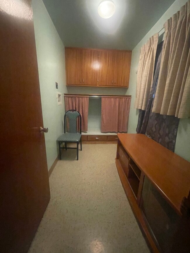 Building Photo - 2832 Longfield Rd