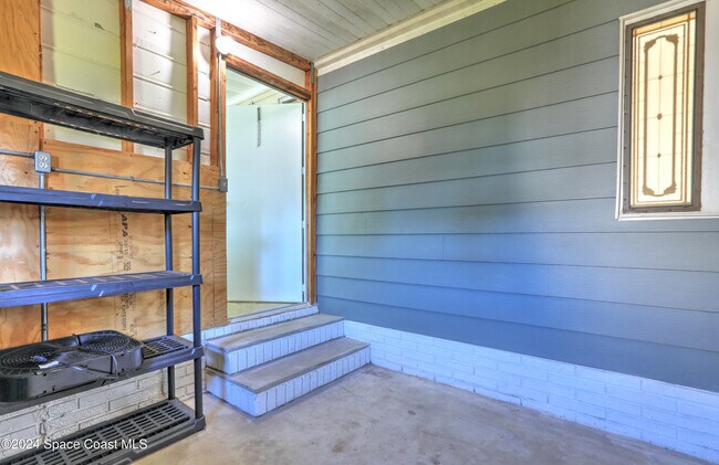 Building Photo - 561 Dolphin Cir