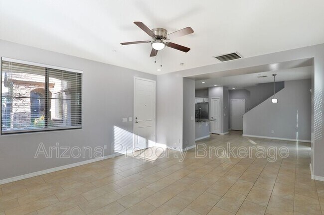 Building Photo - 3879 E Santa Fe Ln