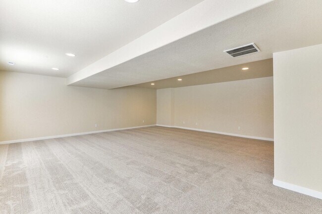 Building Photo - Beautiful 5 bed 3 bath home in the Pelican...