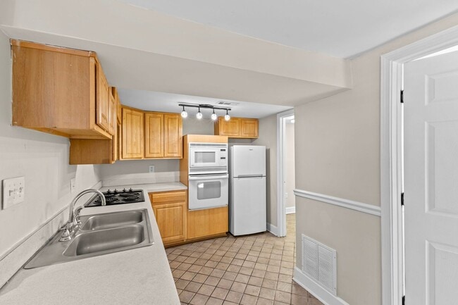 Building Photo - 3534 E Fall Creek Pkwy N Dr