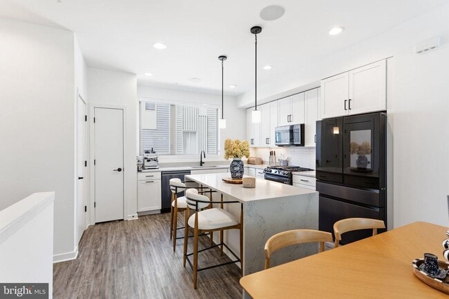 Building Photo - 2006 Northbank Pl