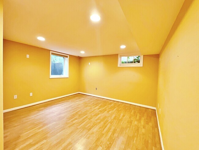 Building Photo - 6309 NE Broadway