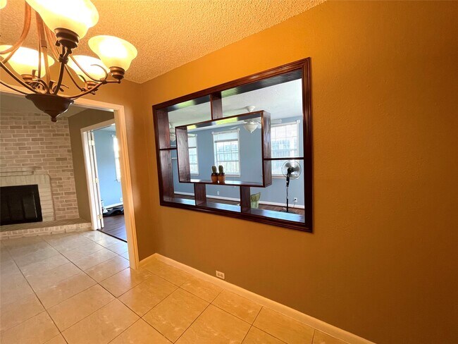 Building Photo - 3034 Mosby Dr
