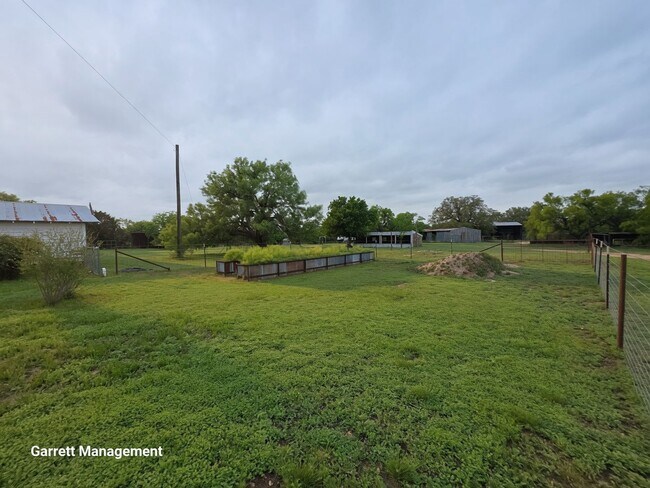 Building Photo - Cute 3/2 Home in Lometa, TX