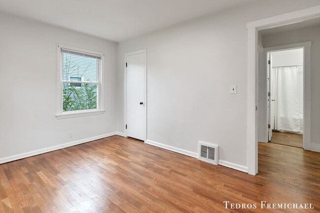 Building Photo - 1302 Griswold St SE