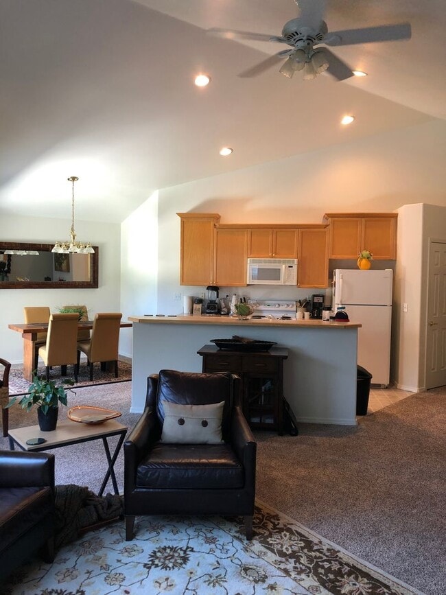 Building Photo - Boise 2 bedroom/1.5 bathroom/2Car, 1128Sqft, Nice townhouse off of State & Pierce Park