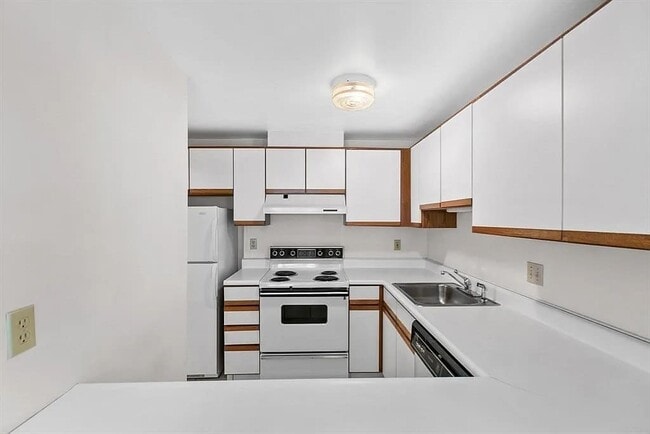 Building Photo - 1 Watermill Pl