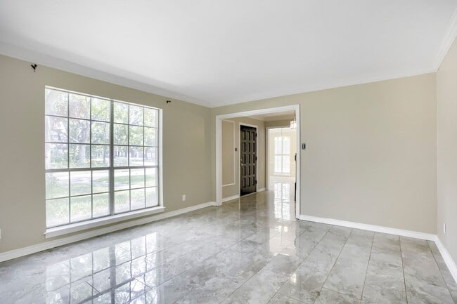Building Photo - 10903 Tupper Lake Dr
