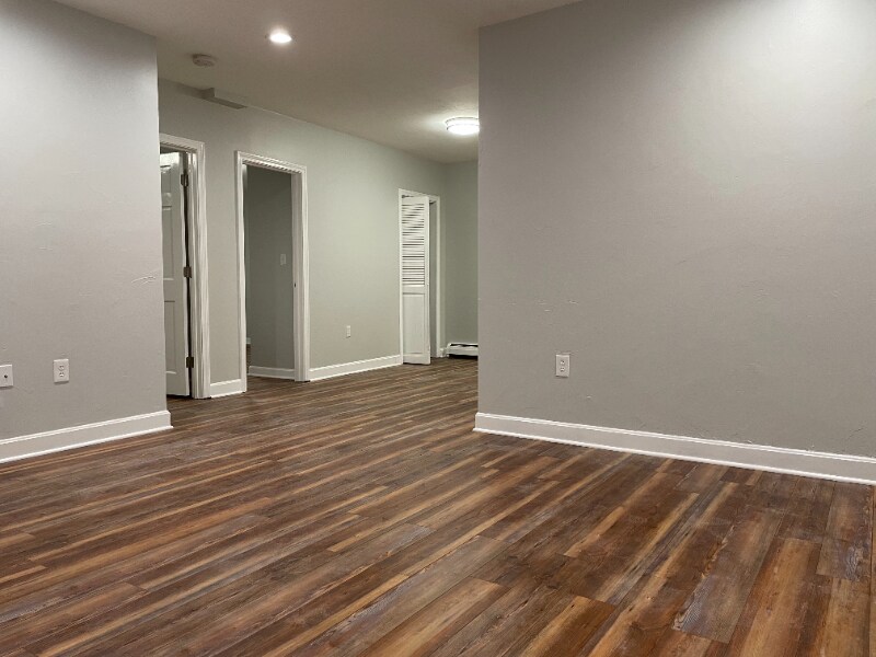 Building Photo - 22 Kenmar Dr