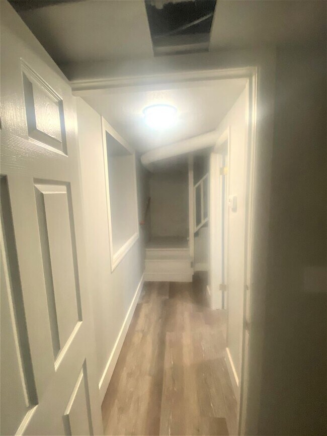 Building Photo - Newly Renovated Studio in Unbeatable Locat...