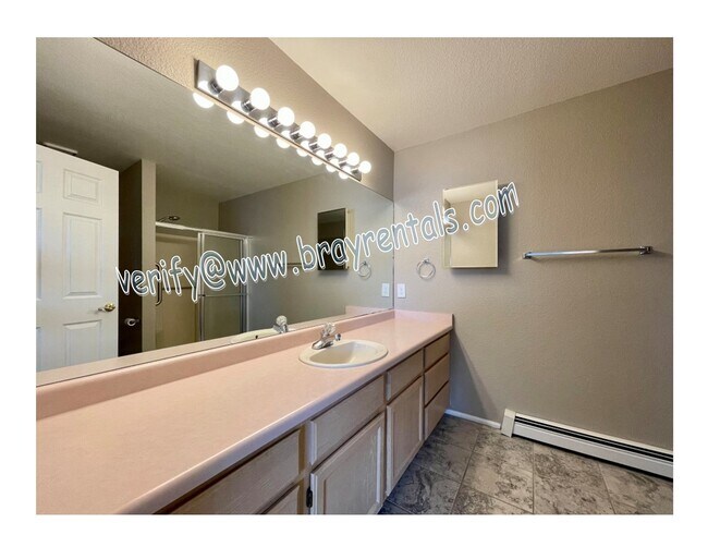 Building Photo - 3 Burgundy Ct