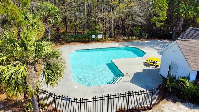 Building Photo - 3 Bedroom 2.5 Bath Townhouse in Lakeview Commons - Goose Creek