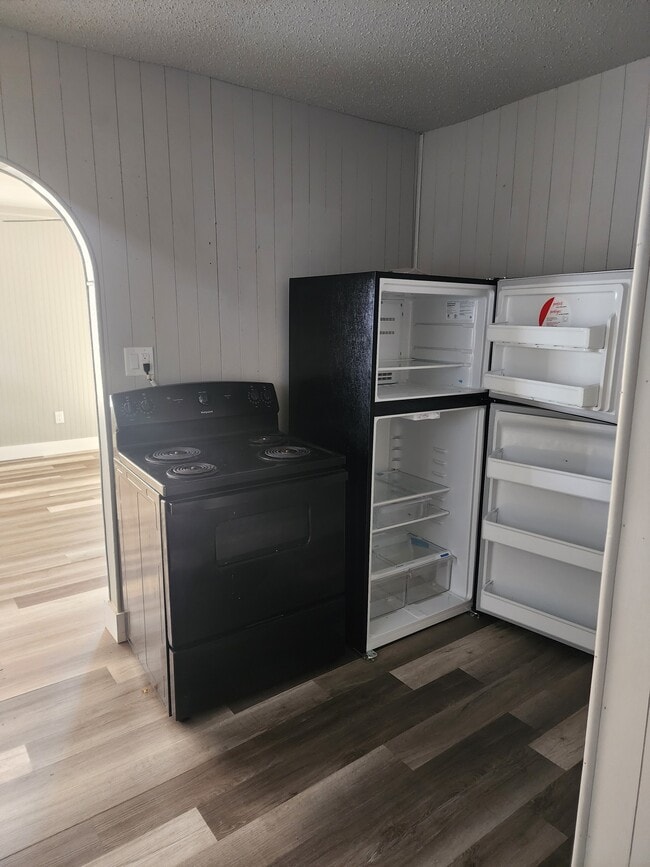 Building Photo - 2404 E Randolph Ave