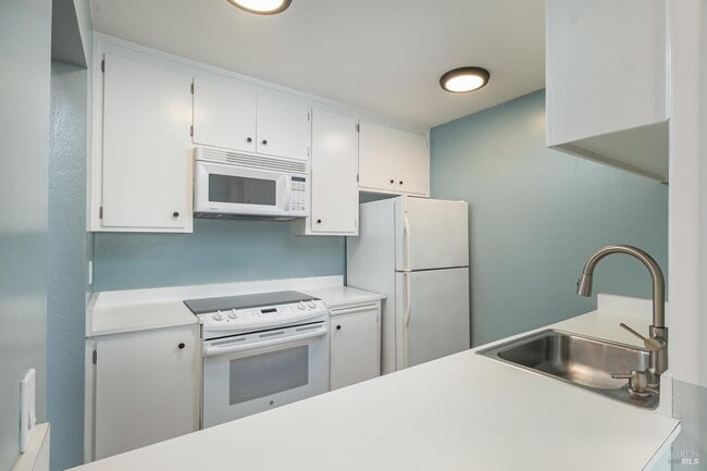 Building Photo - 45 Harbor Oak Dr