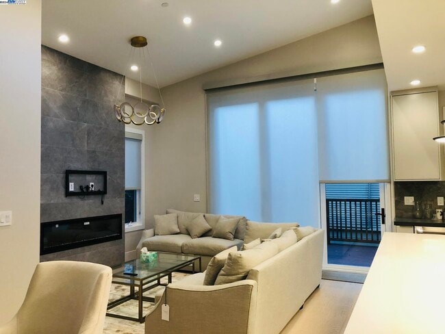 Building Photo - 466-4B1 Ruthven,Palo Alto CA 94301