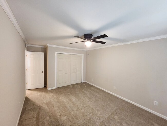Building Photo - 624 Crown Pointe Dr